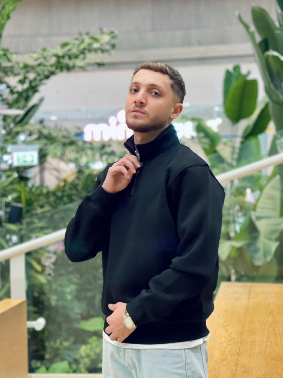 BLACK QUARTER ZIPPER